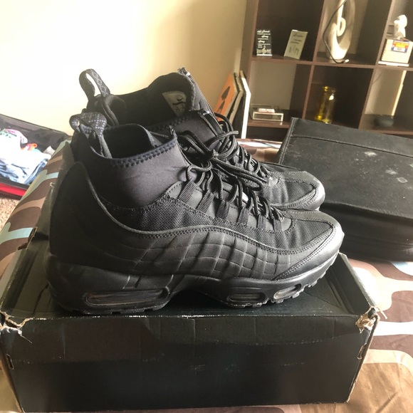 Nike Air Max boots. Men’s size 10 Nike Air Max boots. Men’s size 10